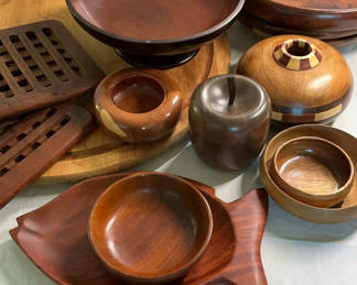 Lot 71: Wood Serving Items