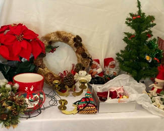 Lot 87: Small Christmas Lot