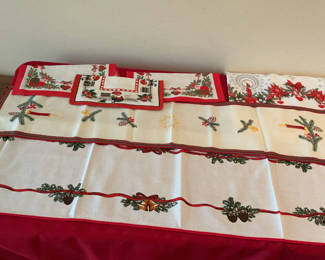 Lot 18: Vintage Norwegian Christmas Linens