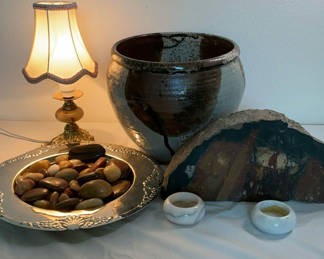 Lot 148: Decorative Pot ,Lamp And Home Decor Assortment