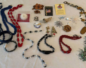 Lot 29: Assorted vintage costume Beaded Jewelry and Accessories