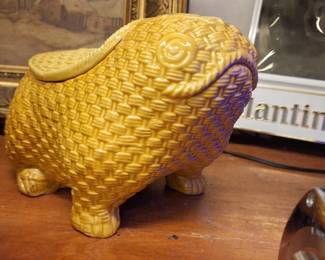 Este Italian Frog Vessel