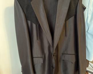 Circle S men’s suite
