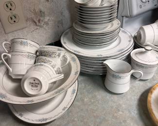 Style House fina China set, corsage pattern
