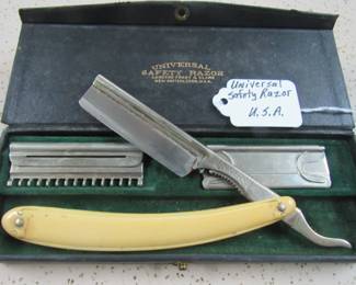 Universal Safety Razor in Case