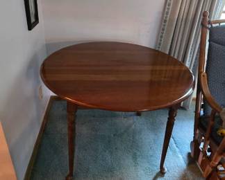 Mid Century Hard Wood Dinning Room Table with 4 Chairs
