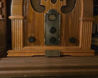 Vintage Looking Radio/Cassette Player