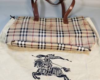 090 224 Vintage Burberry handbag