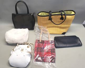 546 Group of womens handbags