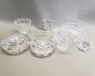 462 Group of crystal and glass bowls, ashtray, and