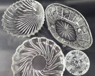 589 Group of crystal bowls, and ashtray