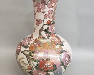 540 Hand painted Japanese Satsuma ceramic vase