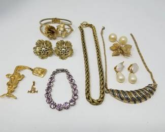 167 113 Vintage signed designer jewelry