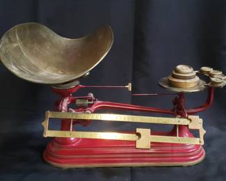 372 Antique metal and brass balance scale