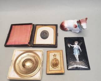 436 Group of collectibles, Chevron bronze medal,