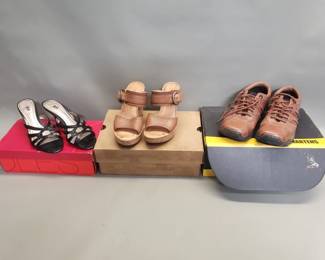 607 Group of womens shoes