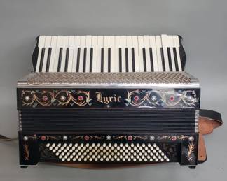 449 Vintage Lyric piano accordion in case