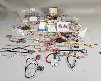 214 Miscellaneous costume jewelry, jewelry parts and