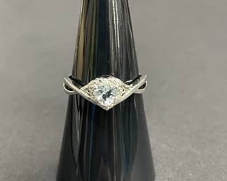 593h Sterling silver ring with heartcut cubic zirconia