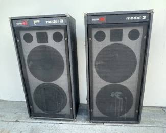 067 338h Pair of large SUNN model 3 speakers