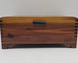 448h Vintage aromatic red cedar keepsake chest