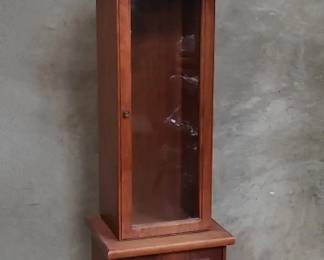 034 481 Franz Hermle walnut floor clock with wind up key