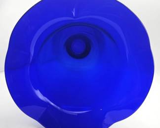 591h Vintage cobalt blue handblown art glass trumpet