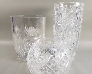 565 Group of crystal vases