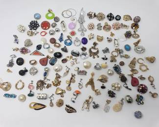 119 Vintage single earrings