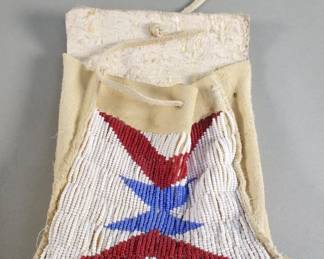 075 131 Native American style beaded leather pouch