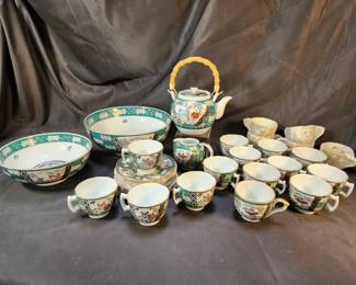 616 Vintage gold Imari china, handpainted bowls,