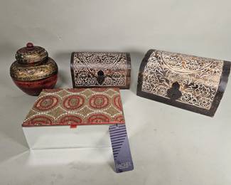 603h Lot of decorative boxes