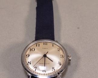 205 Vintage Timex mens wristwatch, water resistant