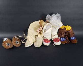 079 406 Group of traditional soft hide Native American