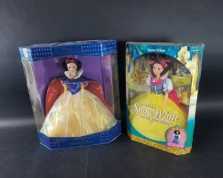 387 Pair of Walt Disney snow white dolls in original