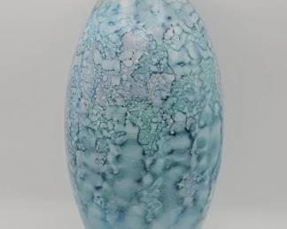 589h Vintage handblown studiostyle art glass vase
