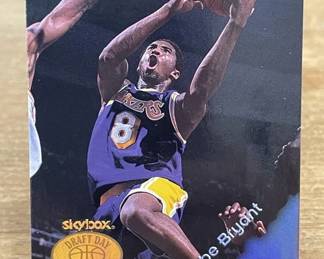 435h 2000 NBA Hoops Skybox Kobe Bryant basketball card