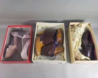 611 Group of womens shoes