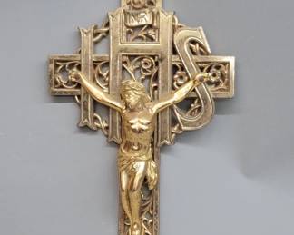 531 Vintage gold tone spelter crucifix