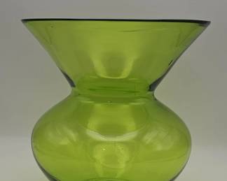 541h Vintage handblown chartreuse green art glass vase