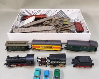 094 331 Box of Fleischmann model trains and tracks,