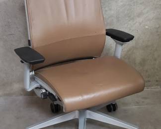197 Steelcase Inc. leather think ergonomic office