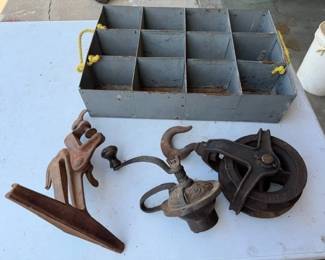 Antiques. Primitives.