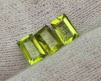 1.76 Carat Natural Peridot Three-Stone Layout