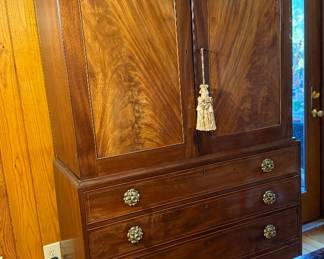Antique Linen Press 
