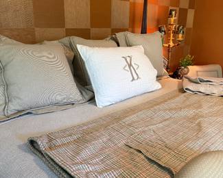 King size 4 poster bed, peacock Alley bedding