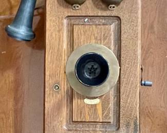 ANTIQUE QUARTERSAWN HAND CRANK WALL MOUNT PHONE