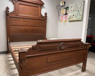 VICTORIAN HIGH BACK ANTIQUE BED