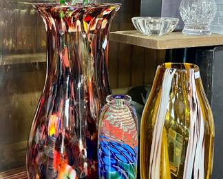 HAND BLOWN ART GLASS VASE BY STEVEN MAIN, HAND BLOWN VASES