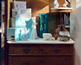 ANTIQUE MARBLE TOP CHEST OF DRAWERS